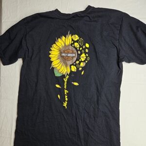 Harley-Davidson Black Tee with Yellow Sunflower Graphic On Back. Womens Large